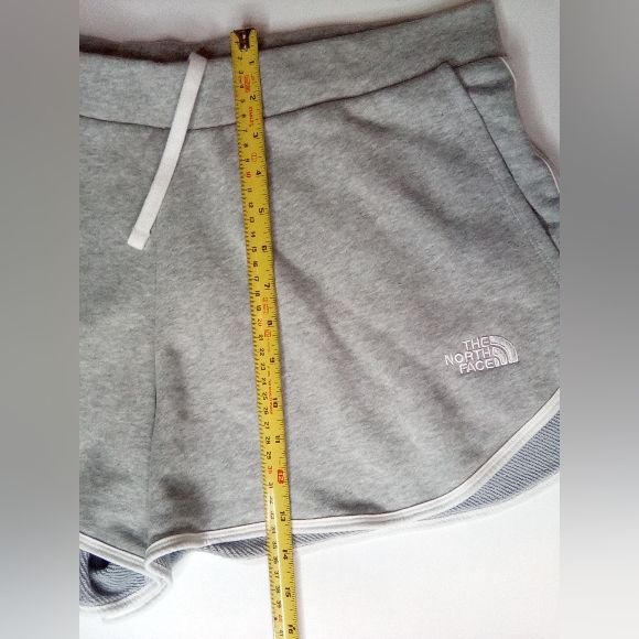 Women's The North Face Gray Shorts, Sz. XLarge - Picture 7 of 11
